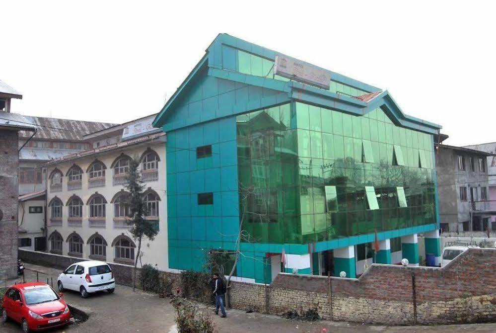 Hotel Ibni Kabeer Srīnagar 외부 사진