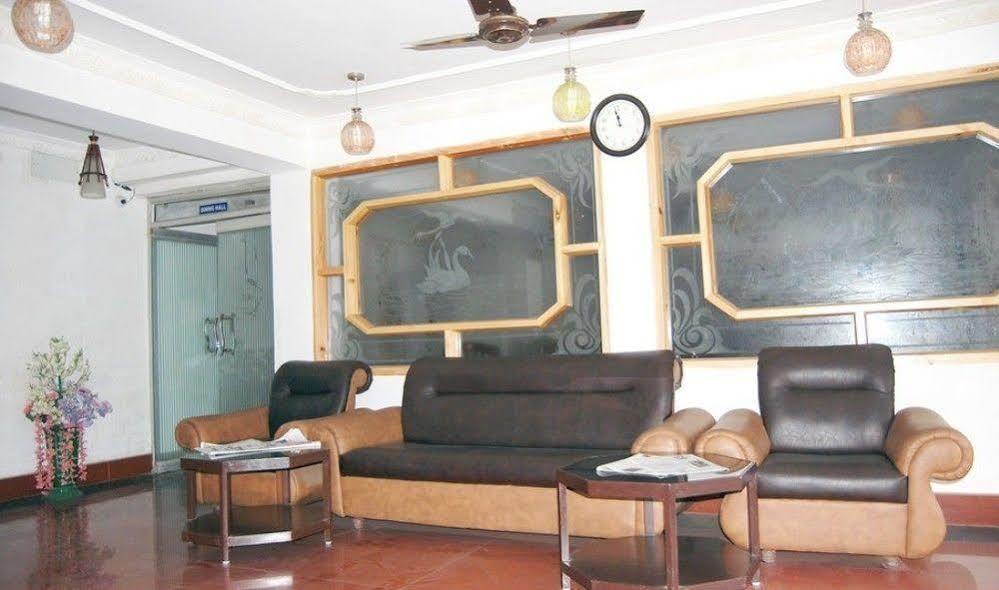 Hotel Ibni Kabeer Srīnagar 외부 사진