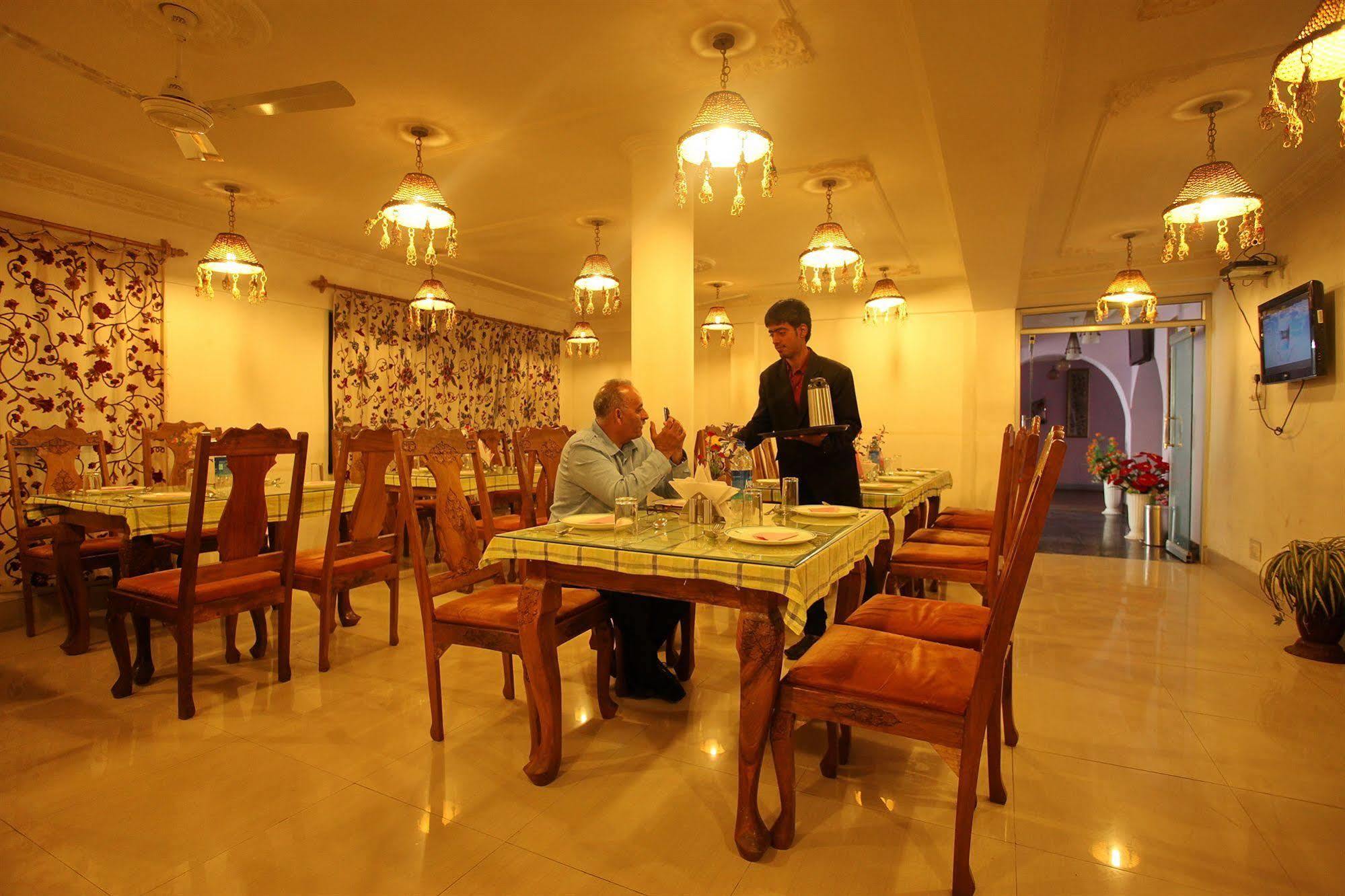 Hotel Ibni Kabeer Srīnagar 외부 사진