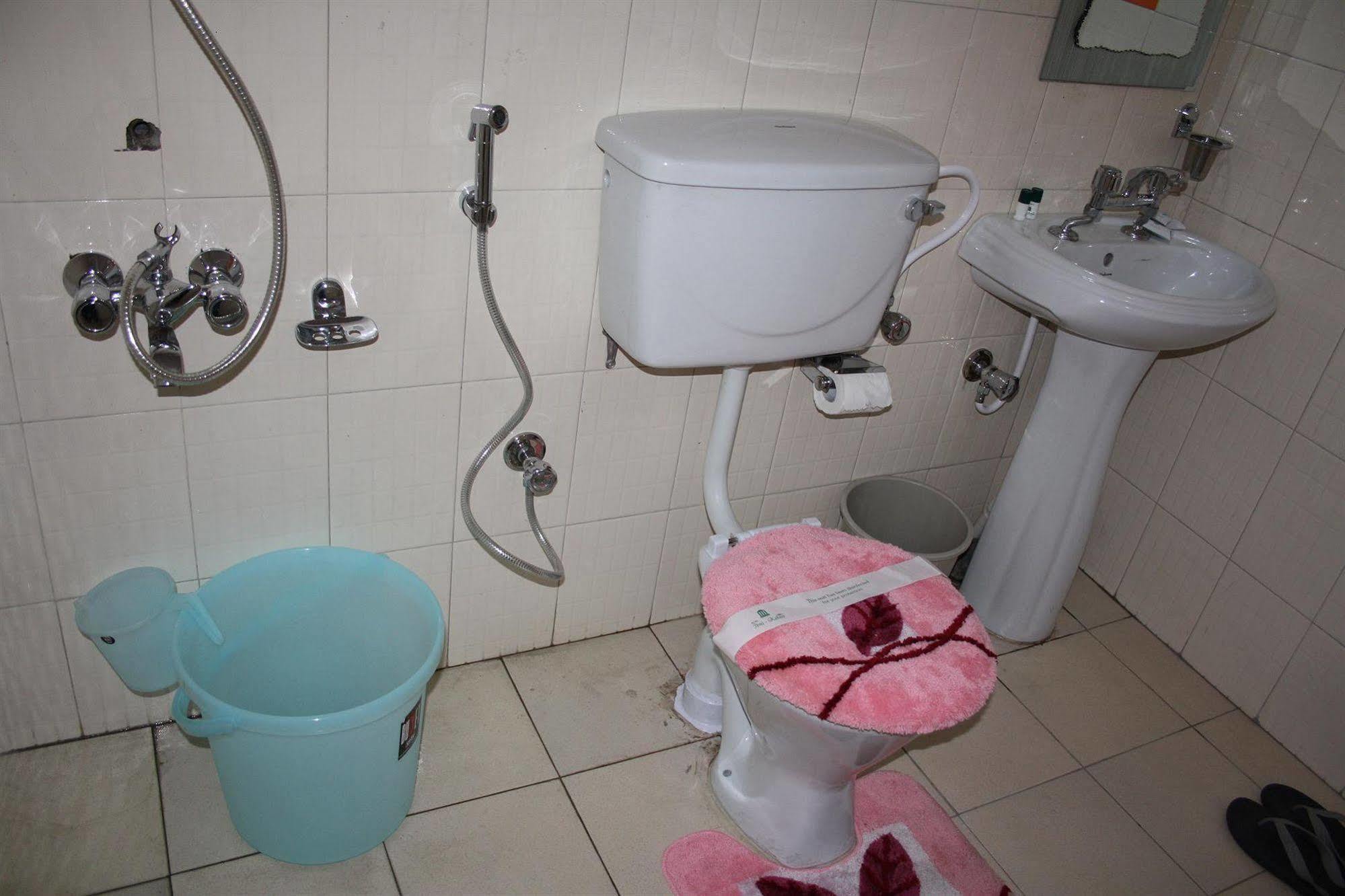 Hotel Ibni Kabeer Srīnagar 외부 사진