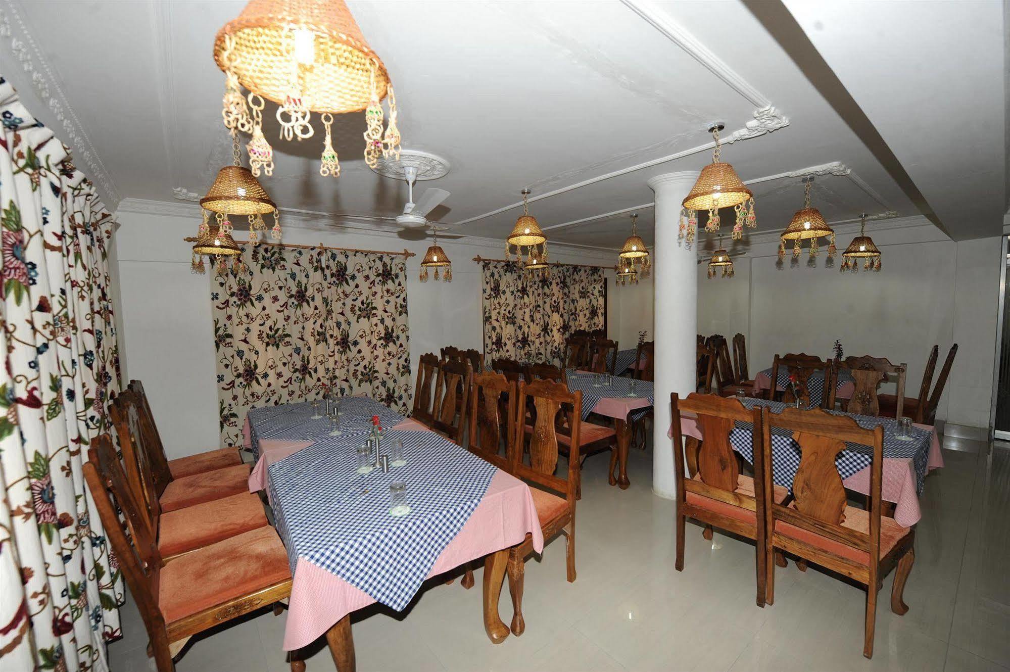 Hotel Ibni Kabeer Srīnagar 외부 사진